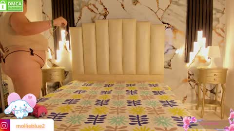 Snapshot of molliebue1 chatting on October 2025 03:31:02 PM Hey Guys Im Mollie online show from October 2025 03:31:02 PM