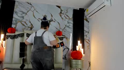 Snapshot of molliebue1 chatting on October 2025 12:29:01 PM Hey Guys Im Mollie online show from October 2025 12:29:01 PM