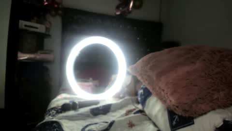 Snapshot of molly_and_paul chatting on January 2025 10:14:02 AM luisa castro online show from January 2025 10:14:02 AM