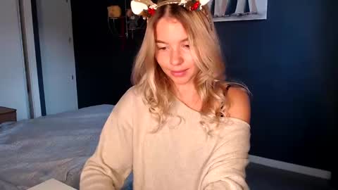 Snapshot of molly_bell chatting on December 2024 12:35:01 PM Molly online show from December 2024 12:35:01 PM