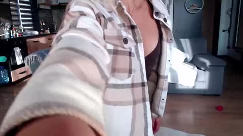 Snapshot of molly_bell chatting on November 2025 11:20:01 AM Molly online show from November 2025 11:20:01 AM