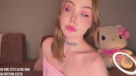 Snapshot of molly_dose chatting on October 2025 03:32:01 PM Molly dose online show from October 2025 03:32:01 PM