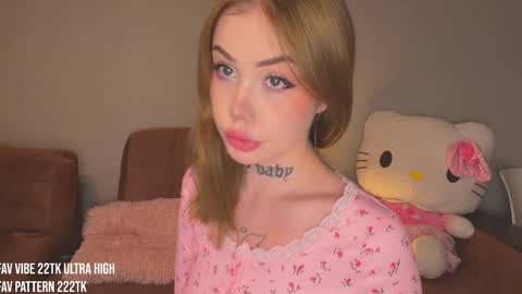 Snapshot of molly_dose chatting on October 2025 04:08:02 PM Molly dose online show from October 2025 04:08:02 PM