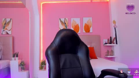 Snapshot of molly_h0t chatting on October 2025 12:16:01 PM online show from October 2025 12:16:01 PM