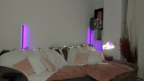 Molly online show from September 2025 07:14:02 PM