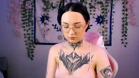molly_kisss online show from July 2026 10:19:02 AM