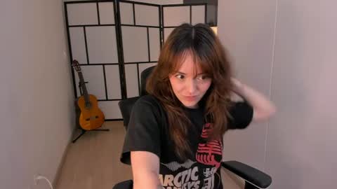   MOLLY   online show from June 2026 05:33:02 PM