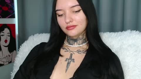 Snapshot of molly_montanaaa chatting on December 2024 09:24:01 AM Lina online show from December 2024 09:24:01 AM