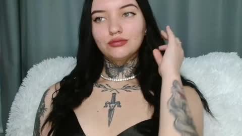 Snapshot of molly_montanaaa chatting on December 2024 09:36:02 AM Lina online show from December 2024 09:36:02 AM
