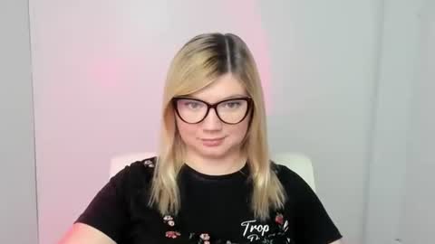 Snapshot of molly_moree chatting on September 2025 11:45:01 AM Molly online show from September 2025 11:45:01 AM