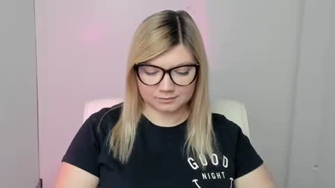 Snapshot of molly_moree chatting on September 2025 11:48:01 AM Molly online show from September 2025 11:48:01 AM