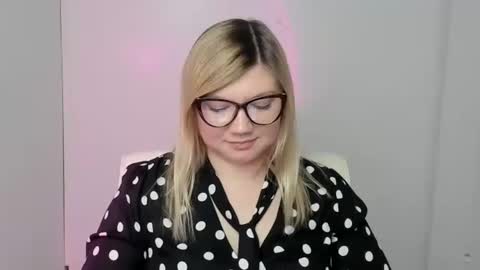 Snapshot of molly_moree chatting on October 2025 08:19:02 PM Molly online show from October 2025 08:19:02 PM