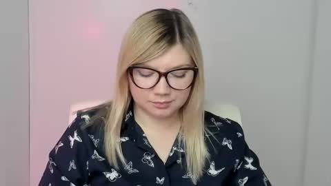 Snapshot of molly_moree chatting on October 2025 12:26:01 PM Molly online show from October 2025 12:26:01 PM