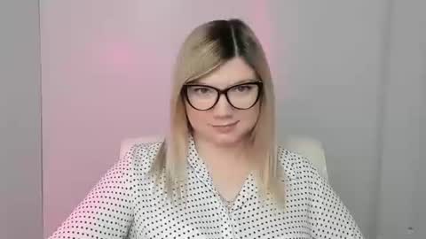 Snapshot of molly_moree chatting on October 2025 11:44:02 AM Molly online show from October 2025 11:44:02 AM