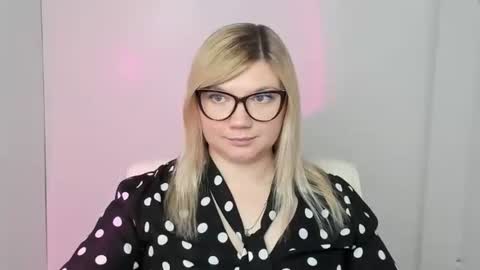 Snapshot of molly_moree chatting on October 2025 01:02:02 PM Molly online show from October 2025 01:02:02 PM