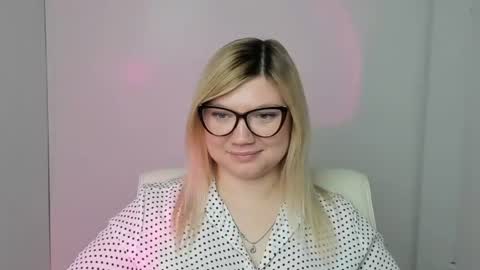 Snapshot of molly_moree chatting on November 2025 01:44:02 PM Molly online show from November 2025 01:44:02 PM