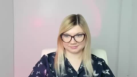 Snapshot of molly_moree chatting on November 2025 01:23:02 PM Molly online show from November 2025 01:23:02 PM