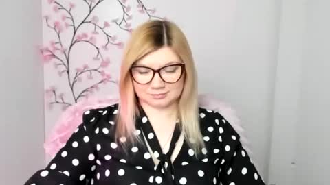 Molly online show from January 2026 12:42:01 PM