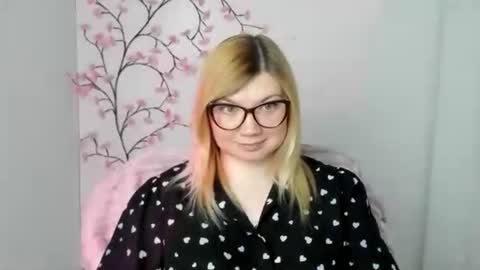 Molly online show from May 2026 02:45:01 PM