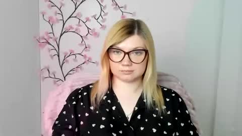 Molly online show from May 2026 04:04:02 PM