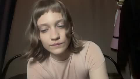 molly_poly online show from April 2026 07:07:02 PM