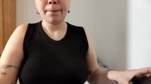 Snapshot of molly_popp chatting on October 2025 11:27:02 PM Molly Pop online show from October 2025 11:27:02 PM