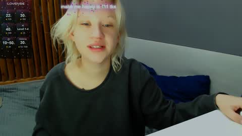 Snapshot of molly_smolly_ chatting on December 2024 03:26:01 PM lo online show from December 2024 03:26:01 PM