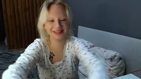 Snapshot of molly_smolly_ chatting on January 2025 04:58:02 PM lo online show from January 2025 04:58:02 PM