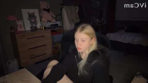 Snapshot of mollybrith chatting on November 2025 09:04:02 PM MollyBrith online show from November 2025 09:04:02 PM