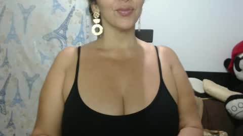 Snapshot of mollybunny01 chatting on October 2025 11:13:02 PM Molly Bunny online show from October 2025 11:13:02 PM