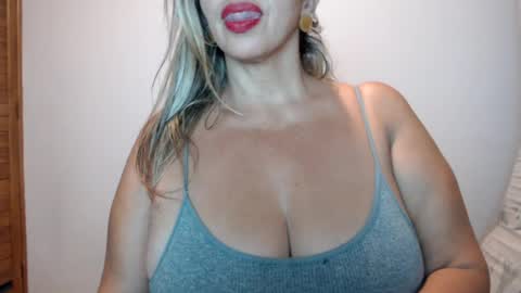 Snapshot of mollybunny01 chatting on July 2026 02:48:02 AM Molly Bunny online show from July 2026 02:48:02 AM