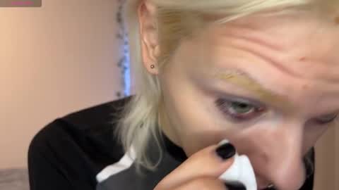 mollychloe online show from November 2025 03:00:02 PM