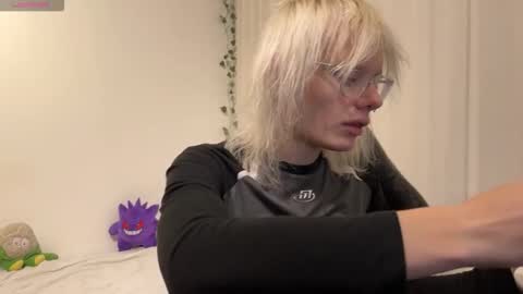 mollychloe online show from December 2025 06:24:02 PM