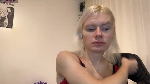 mollychloe online show from December 2025 05:53:01 PM