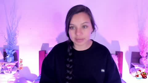 Snapshot of mollylewis18 chatting on January 2025 01:27:01 AM New girl Emily Valentina Michelle online show from January 2025 01:27:01 AM