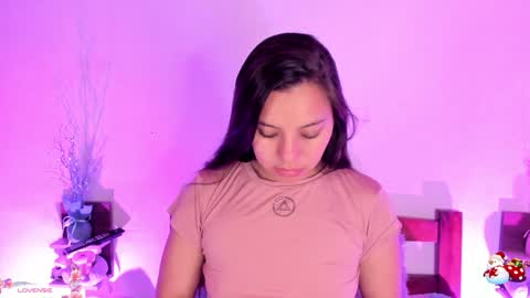 Snapshot of mollylewis18 chatting on January 2025 11:41:01 PM New girl Emily Valentina Michelle online show from January 2025 11:41:01 PM