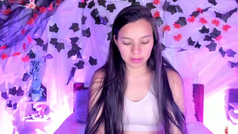 Snapshot of mollylewis18 chatting on February 2025 09:49:01 PM New girl Emily Valentina Michelle online show from February 2025 09:49:01 PM