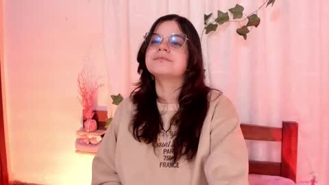 Snapshot of mollylewis18 chatting on February 2025 04:33:01 PM New girl Emily Valentina Michelle online show from February 2025 04:33:01 PM