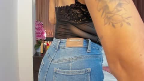 mollylove_ online show from April 2026 07:05:02 PM