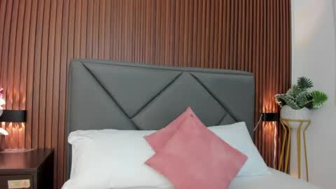 mollylove_ online show from April 2026 06:50:01 PM