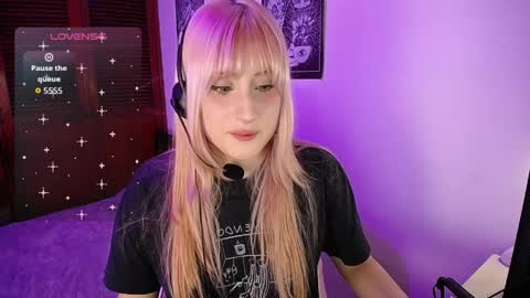 Snapshot of mollymeyeer chatting on April 2026 03:40:02 AM Molly online show from April 2026 03:40:02 AM