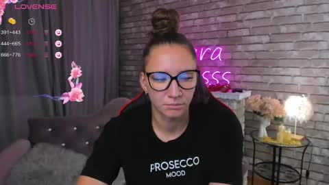 hi im Molly heregreat boobs big heart  warm pussy  online show from October 2025 01:45:01 AM