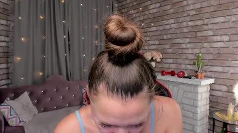 hi im Molly heregreat boobs big heart  warm pussy  online show from April 2026 01:01:02 AM