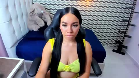 MOLLY online show from October 2025 07:08:01 PM