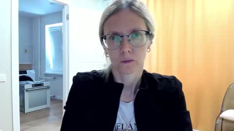 Snapshot of mollystory chatting on October 2025 06:45:02 AM AngelMomm online show from October 2025 06:45:02 AM