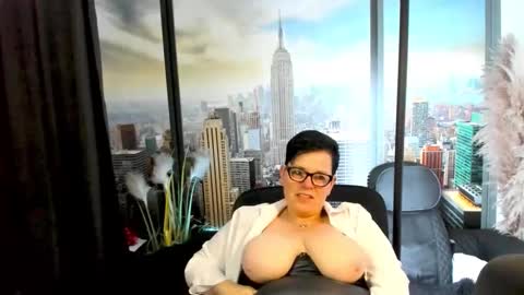 Snapshot of mollysun chatting on October 2025 06:43:01 PM MollySun Nina Randmann online show from October 2025 06:43:01 PM