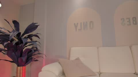 Snapshot of mollysunders_ chatting on December 2024 11:02:01 PM Molly Sunders online show from December 2024 11:02:01 PM