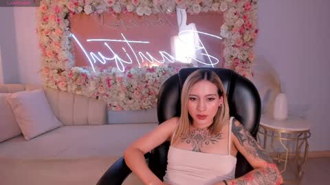 Snapshot of mollysunders_ chatting on April 2026 06:19:01 AM Molly Sunders online show from April 2026 06:19:01 AM