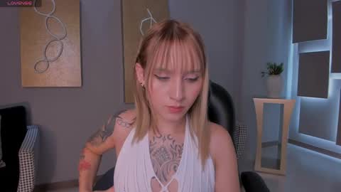 Snapshot of mollysunders_ chatting on May 2026 07:43:02 PM Molly Sunders online show from May 2026 07:43:02 PM