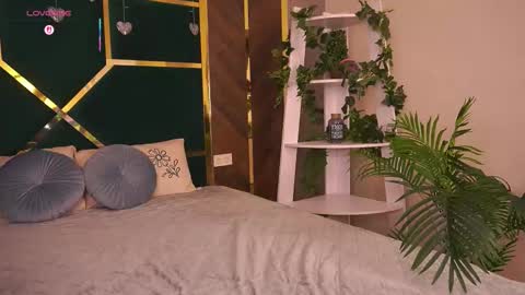 mollyymayy online show from March 2026 12:23:01 PM